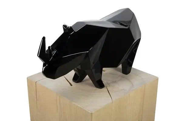 Kunststein Skulptur 'Empowered'