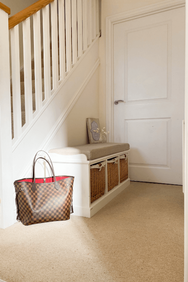 Lagerung mit Einbauschränken